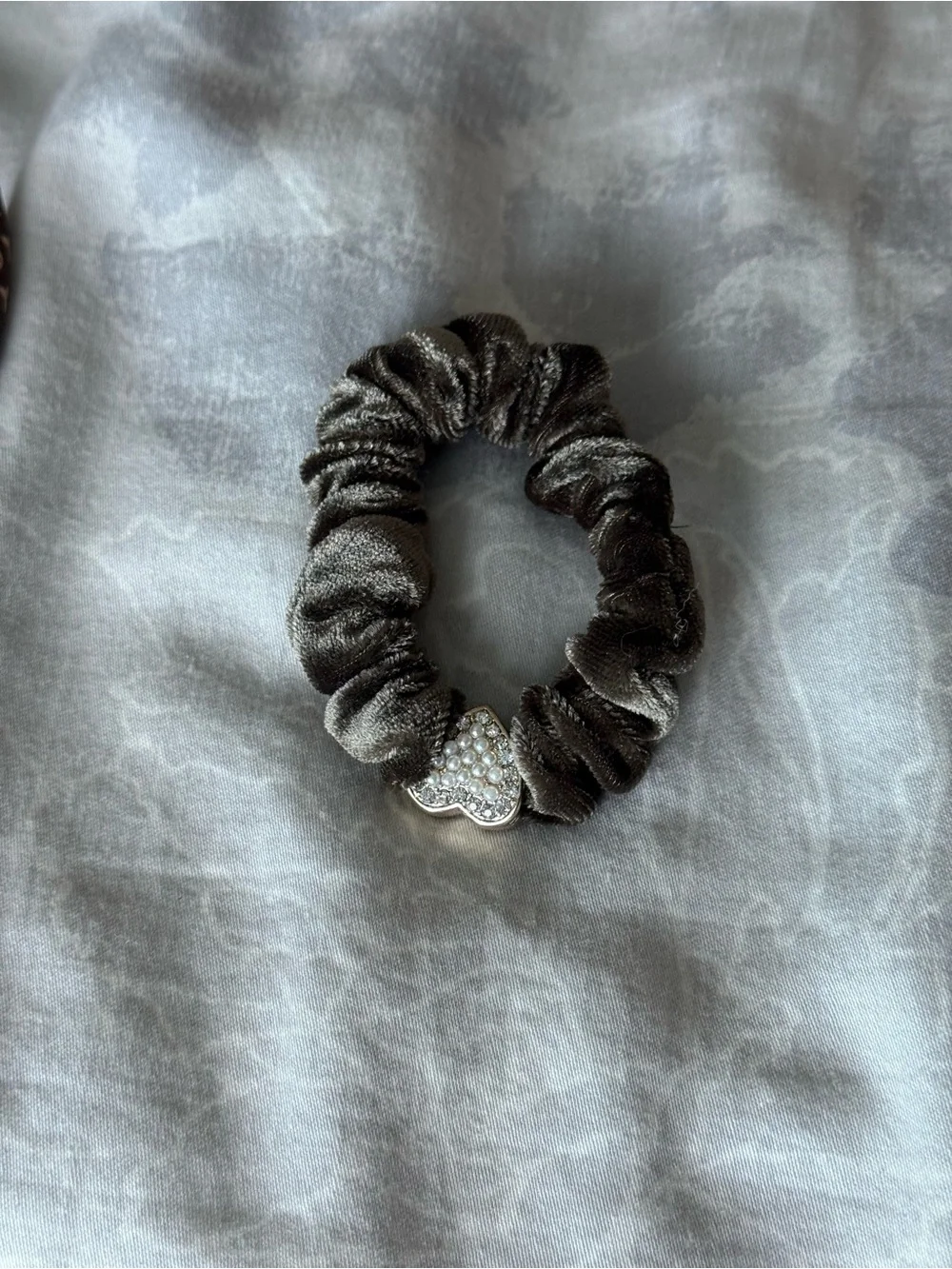 Velvet Heart Charm Scrunchie - Black